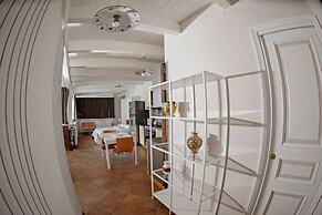 Al Centro Luxury Home