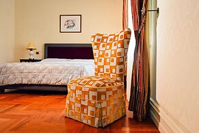 Al Centro Luxury Home