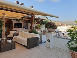 Al Centro Luxury Home