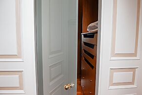 Al Centro Luxury Home