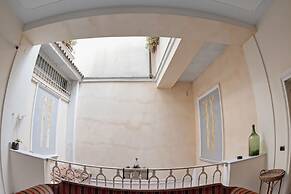 Al Centro Luxury Home