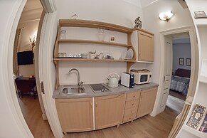 Al Centro Luxury Home