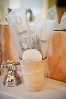 Al Centro Luxury Home