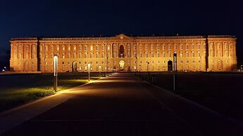 Al Centro Luxury Home