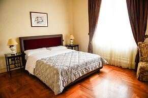 Al Centro Luxury Home