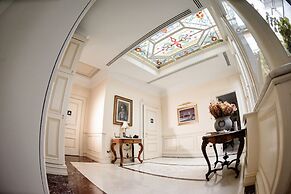 Al Centro Luxury Home