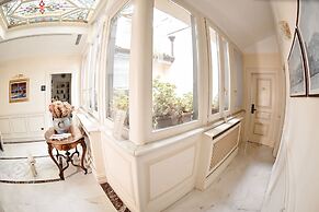 Al Centro Luxury Home