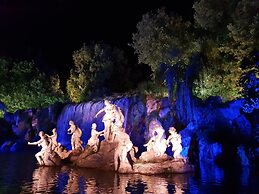 Al Centro Luxury Home