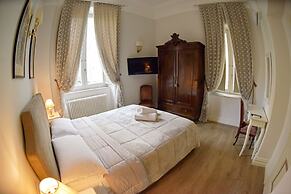 Al Centro Luxury Home