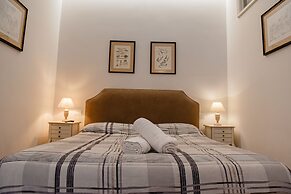 Al Centro Luxury Home