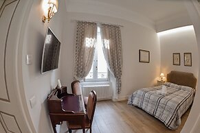 Al Centro Luxury Home