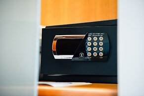 Al Centro Luxury Home