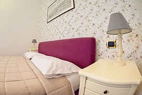 Al Centro Luxury Home