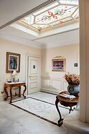 Al Centro Luxury Home