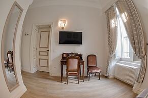 Al Centro Luxury Home