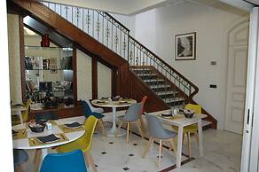 Al Centro Luxury Home