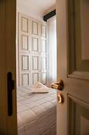 Al Centro Luxury Home