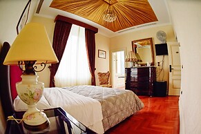 Al Centro Luxury Home