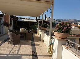 Al Centro Luxury Home