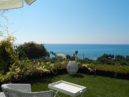 Palmina Mare Villa and Studios