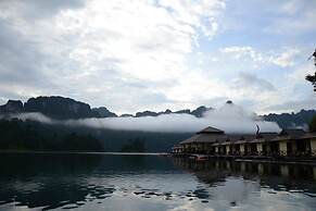 Saichol Floating Resort