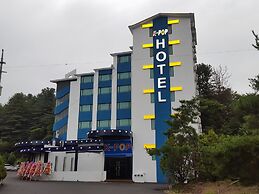 K-Pop Hotel