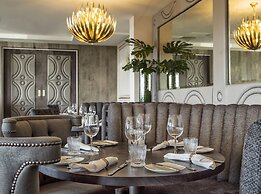 Boulevard Hotel