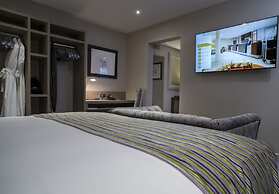 Boulevard Hotel