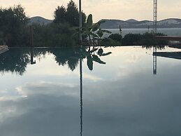 Egesu Marina Guest House