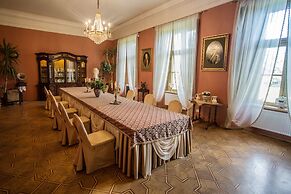 Pakruojis Manor's Palace Boutique Hotel