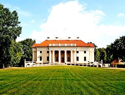 Pakruojis Manor's Palace Boutique Hotel