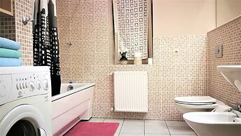 2 Bedroom Apartment near Town Hall