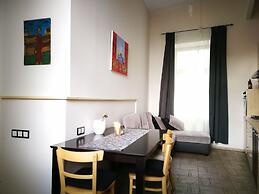 2 Bedroom Apartment near Town Hall