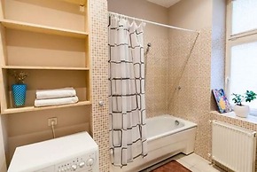 2 Bedroom Apartment near Town Hall
