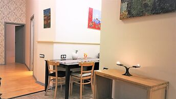 2 Bedroom Apartment near Town Hall