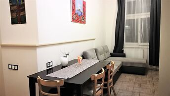 2 Bedroom Apartment near Town Hall