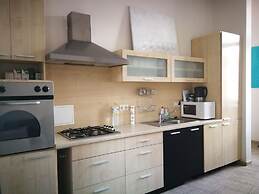 2 Bedroom Apartment near Town Hall