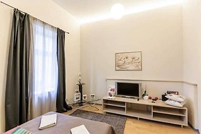 2 Bedroom Apartment near Town Hall