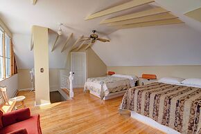 8 bedroom Shamrock Beach Cottage