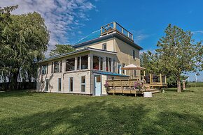 8 bedroom Shamrock Beach Cottage