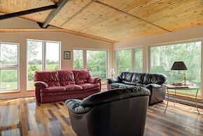 8 bedroom Shamrock Beach Cottage