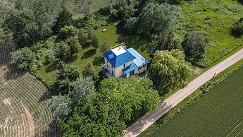 8 bedroom Shamrock Beach Cottage