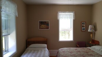 8 bedroom Shamrock Beach Cottage