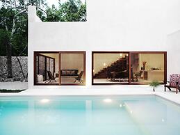 The Mayan Jungle House