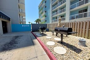 Shoalwater 1106 3 Bedroom Condo by RedAwning