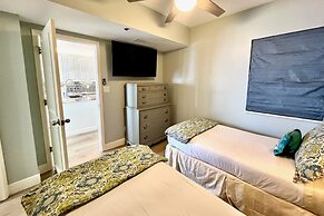 Shoalwater 1106 3 Bedroom Condo by RedAwning