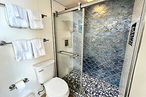 Shoalwater 1106 3 Bedroom Condo by RedAwning