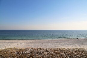 Seacrest 405 1 Bedroom Condo by RedAwning