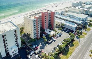 Seacrest 405 1 Bedroom Condo by RedAwning