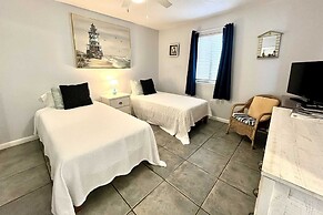 Castaways 9c 2 Bedroom Condo by RedAwning